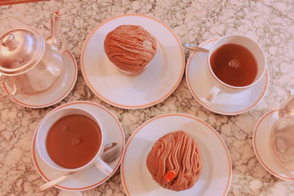 パリのカフェ