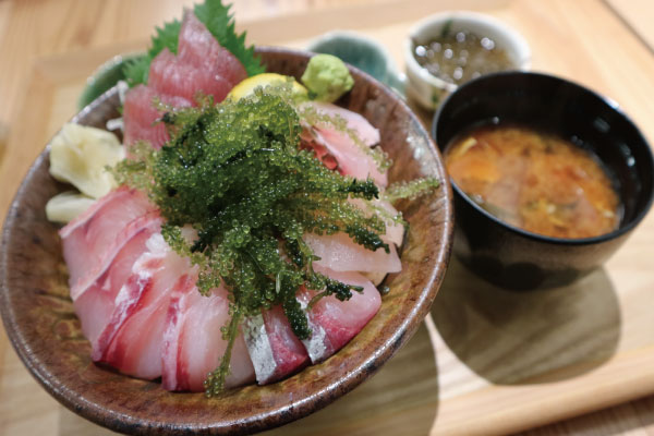 海ブドウ海鮮丼