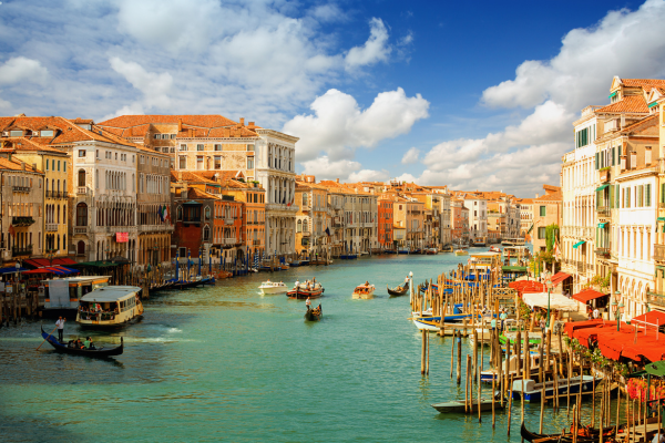 イタリア