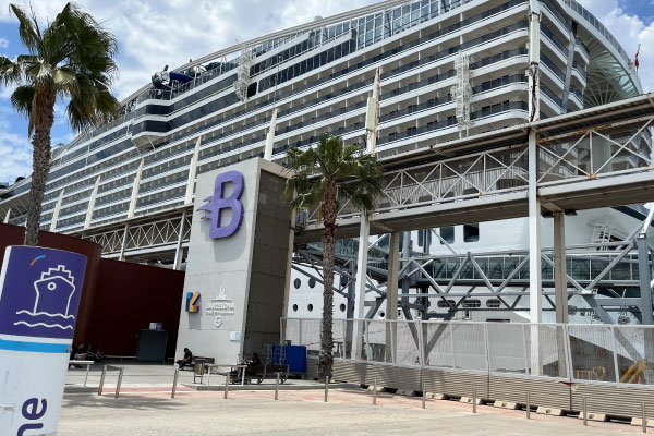 バルセロナ発MSCワールドイウローパ船